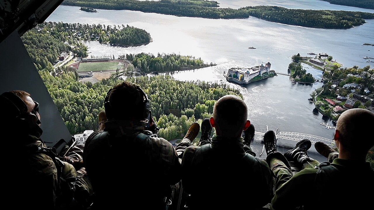 Olavinlinna on its rock in the Kyrönsalmi strait, between the lakes — the strategic choke-point Erik Axelsson Tott seized in 1475 (aerial: U.S. Air Force, public domain).