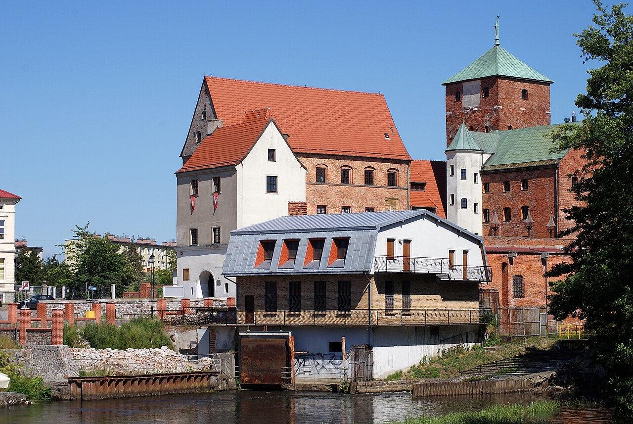 Darłowon (Rügenwalde) linna Pommerin rannikolla, jossa Erik syntyi ja jossa hän reilut seitsemänkymmentä vuotta myöhemmin kuolisi — pieni herttuakunta, josta Margareeta hänet nosti.
