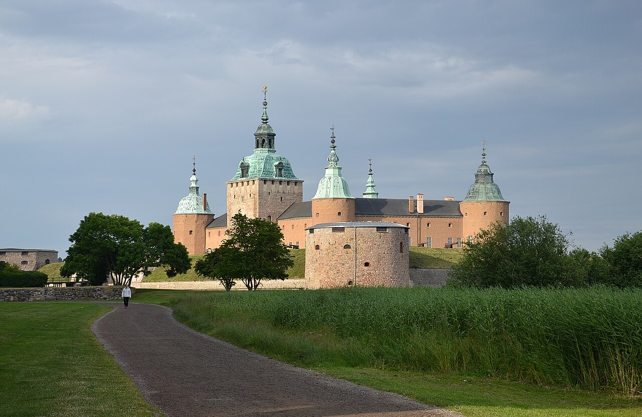 Kalmarin linna, jossa kesäkuussa 1397 poika Erik kruunattiin kaikkien kolmen valtakunnan kuninkaaksi yhdellä kertaa (kuvassa myöhemmin renessanssityyliin uudelleen rakennettuna).