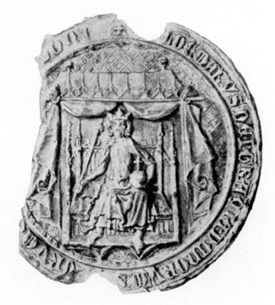 Valdemar Atterdagin kuninkaallinen sinetti (1340-luvulta), kuningas valtaistuimellaan valtikka ja valtakunnanomena kädessä — sen kuninkuuden tunnus, jonka hän joutui voittamaan takaisin (piirros keskiaikaisesta sinetistä, 1917; public domain).